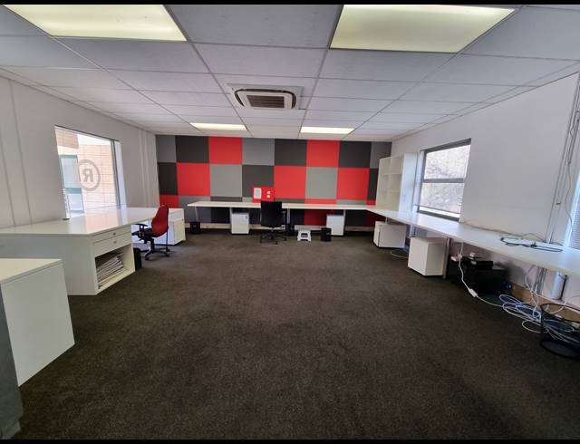 131M² OFFICE FOR SALE IN RIVONIA